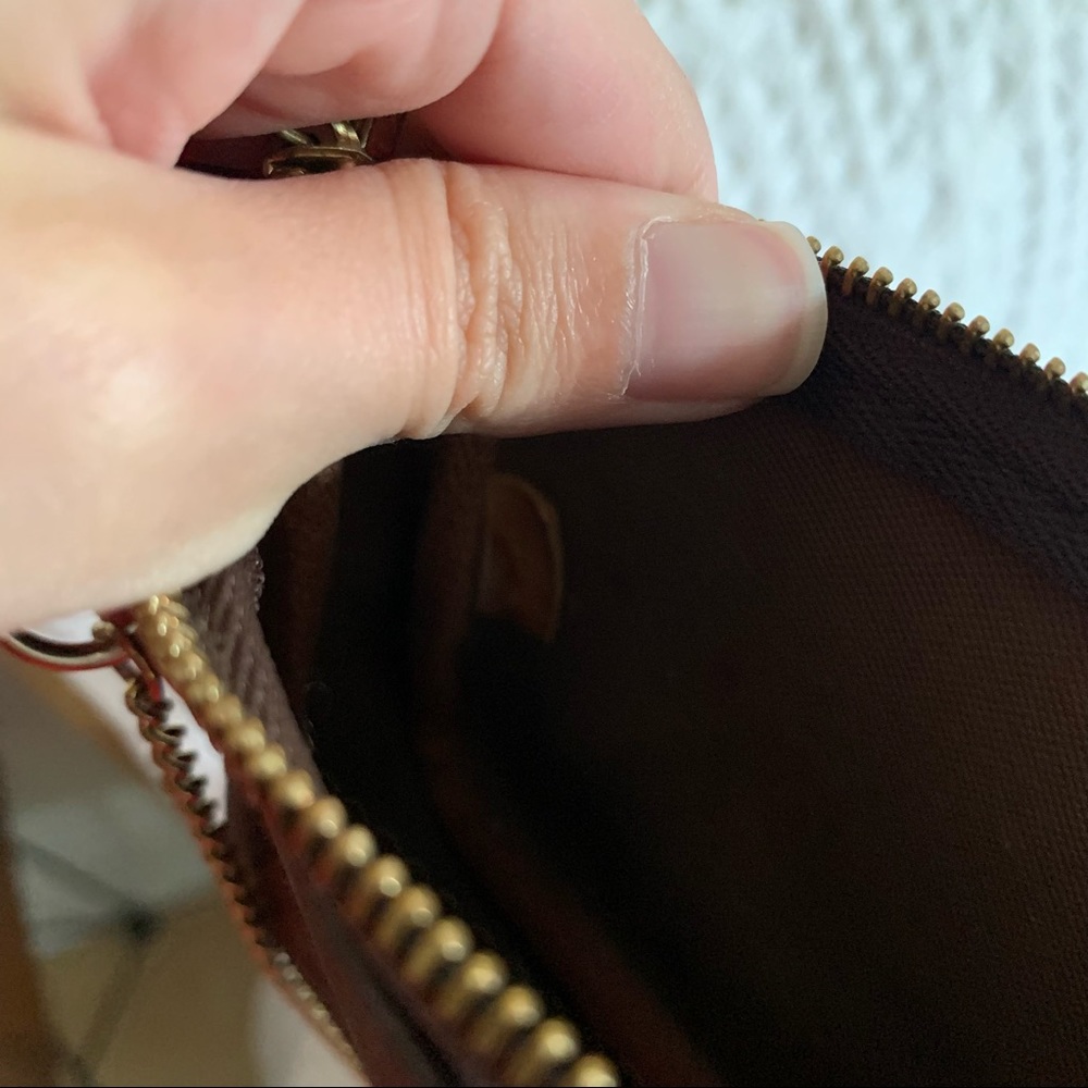 Louis Vuitton Mini Pochette - Picture 5 of 11